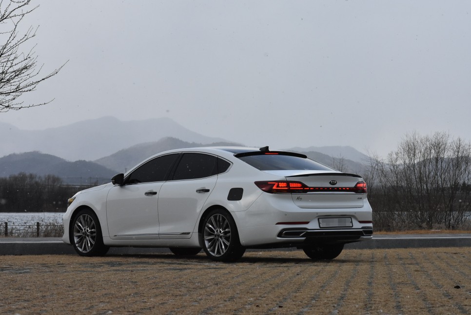 СПОЙЛЕР НА КРЫШКУ БАГАЖНИКА ONZIGOO НА KIA K7 YG 2019+