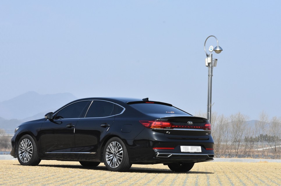 СПОЙЛЕР НА КРЫШКУ БАГАЖНИКА ONZIGOO НА KIA K7 YG 2019+