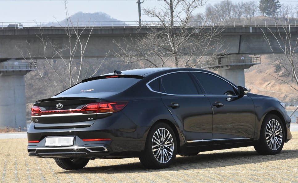 СПОЙЛЕР НА КРЫШКУ БАГАЖНИКА ONZIGOO НА KIA K7 YG 2019+
